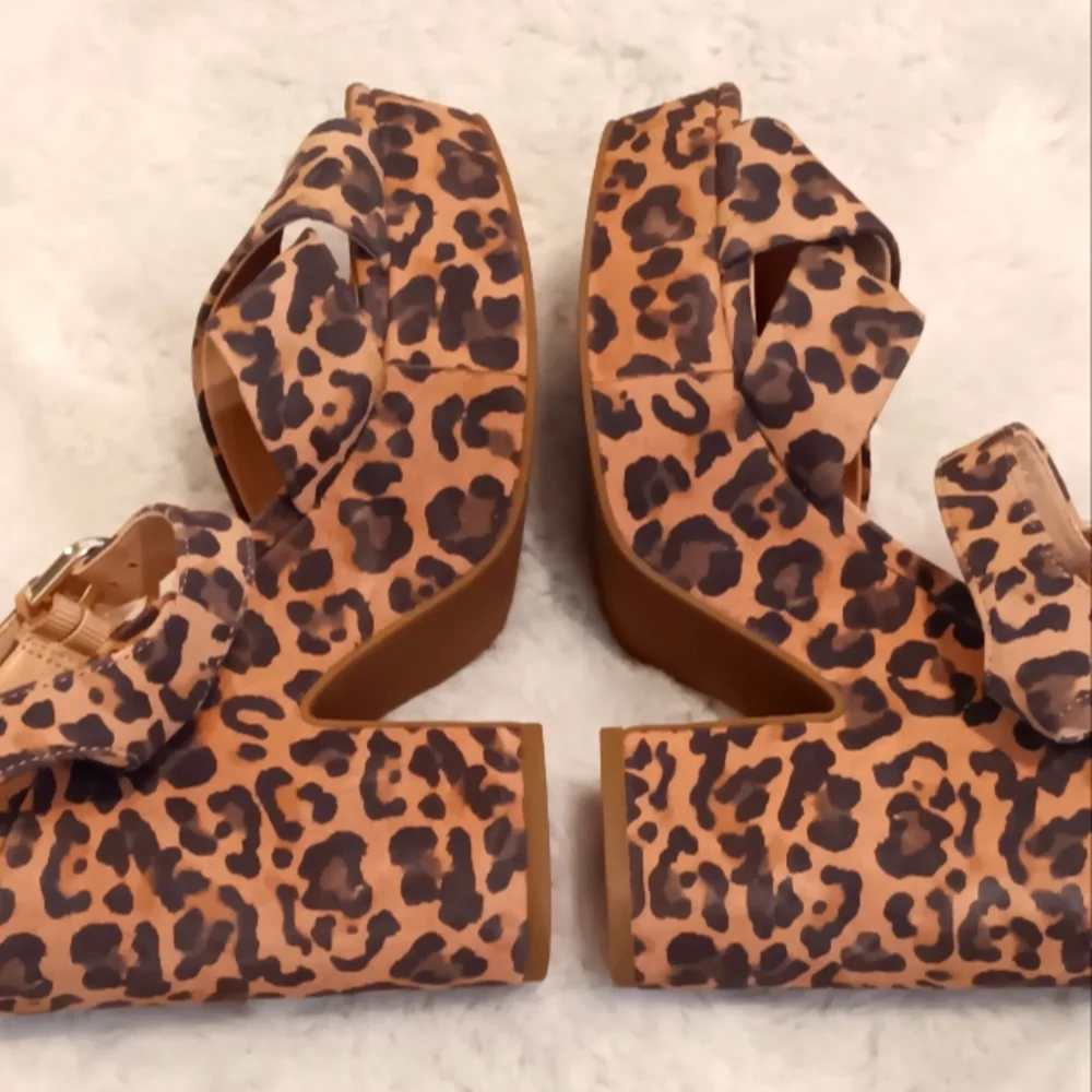 Kate Spade Platforms - Picture 5 of 7